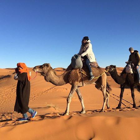 ホテル Sahara Camel Tours Camp メルズーガ エクステリア 写真