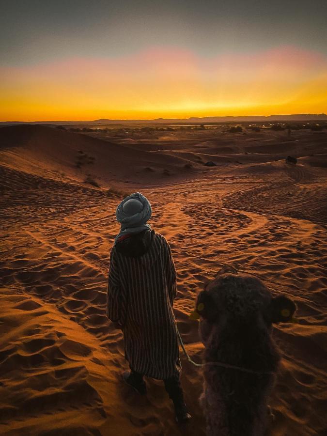 ホテル Sahara Camel Tours Camp メルズーガ エクステリア 写真