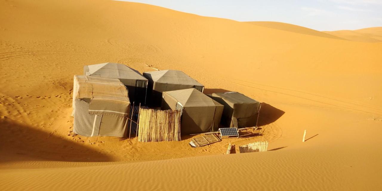ホテル Sahara Camel Tours Camp メルズーガ エクステリア 写真