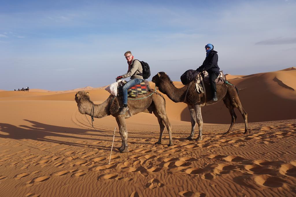 ホテル Sahara Camel Tours Camp メルズーガ エクステリア 写真