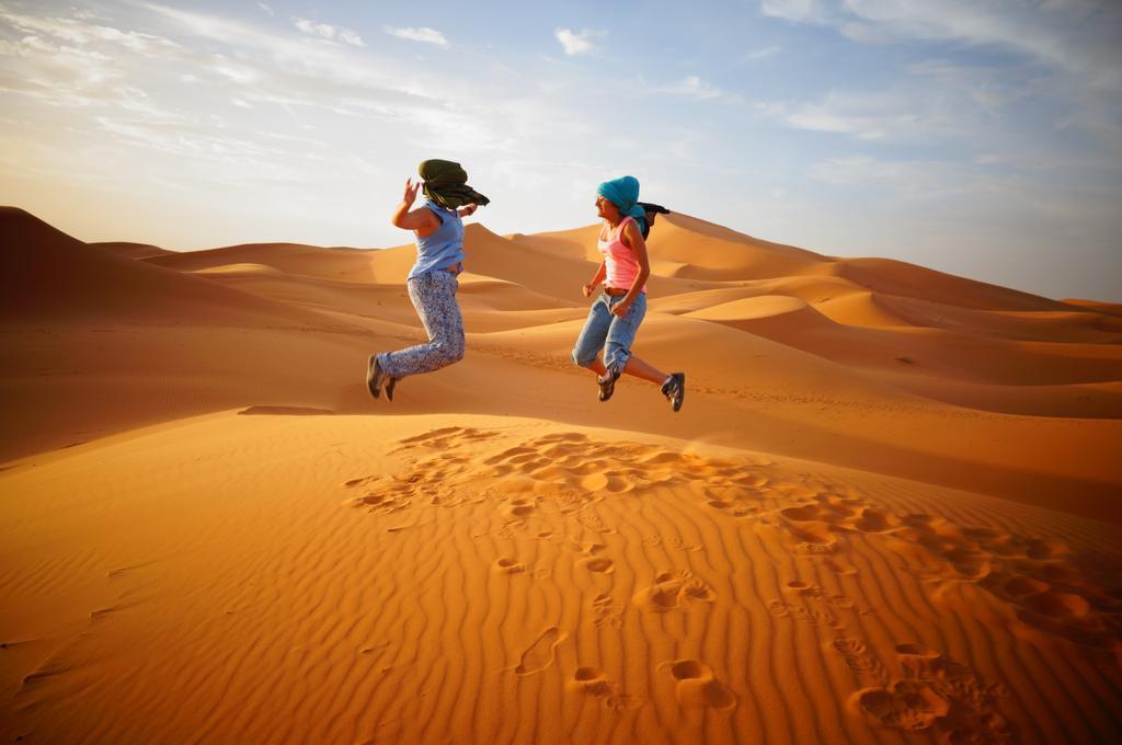 ホテル Sahara Camel Tours Camp メルズーガ エクステリア 写真