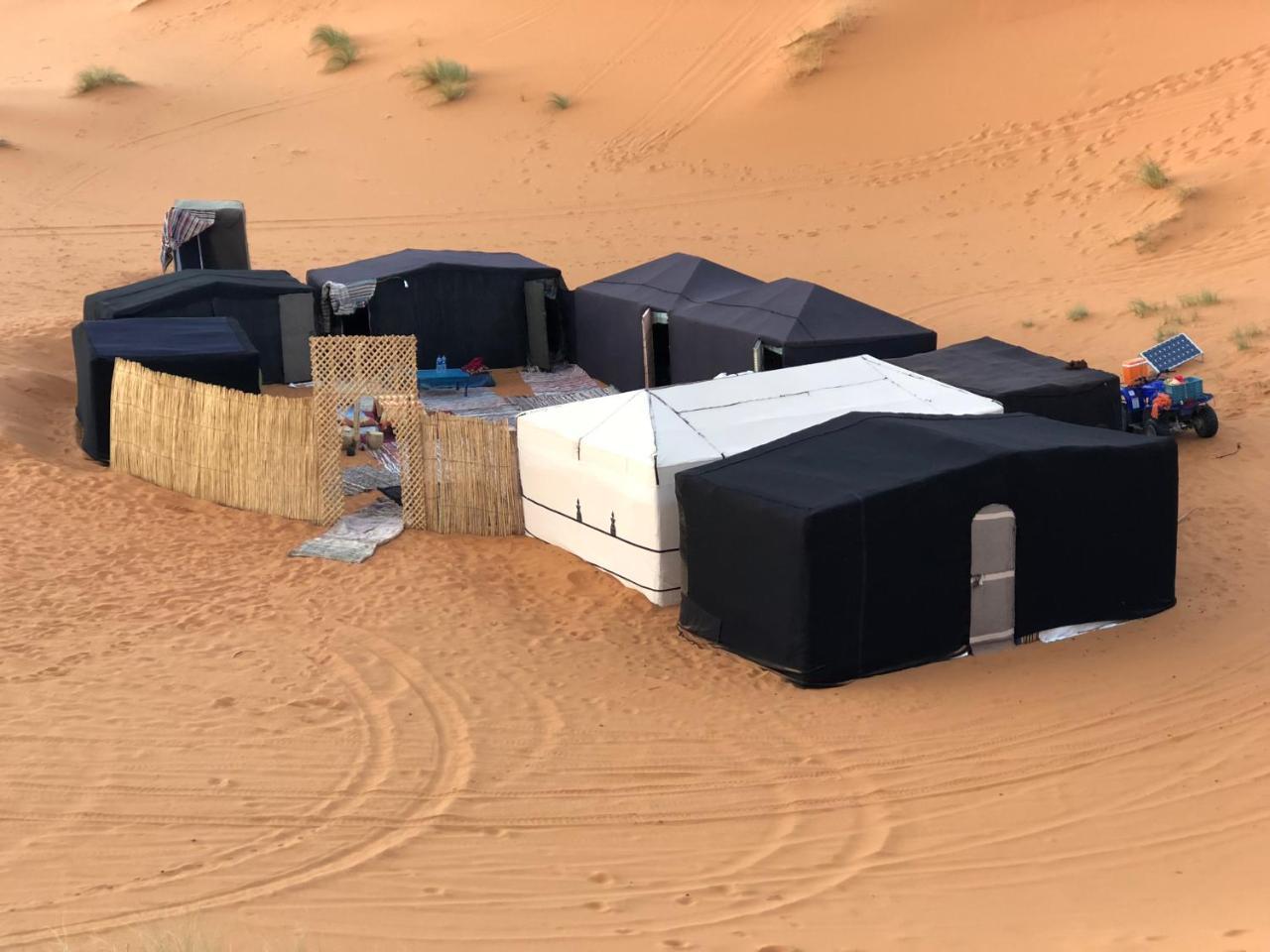 ホテル Sahara Camel Tours Camp メルズーガ エクステリア 写真
