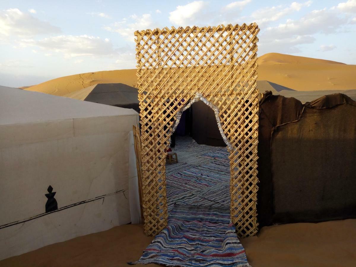 ホテル Sahara Camel Tours Camp メルズーガ エクステリア 写真